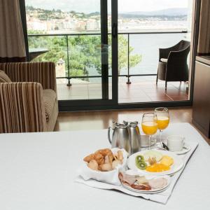 Double or Twin Room with Sea view (2 Adults + 1 Child )