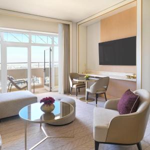 Deluxe Executive Suite