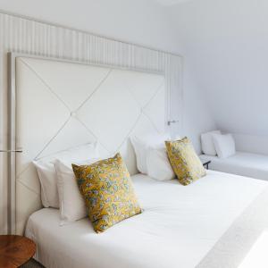 Privilege Triple Room courtyard or street view