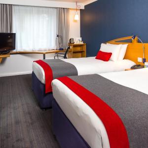 Standard Twin Room with Free Hot Breakfast
