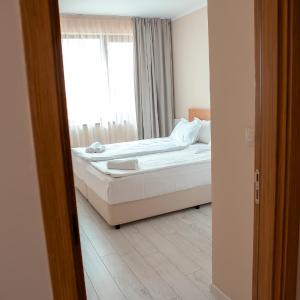 One-Bedroom Apartment with Sea View