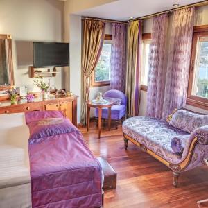Deluxe Double Room with Private Bathroom