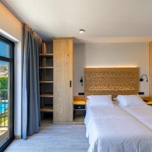Superior Pool View Room