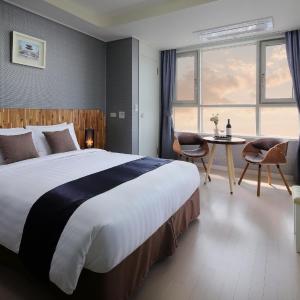 Special Offer - Deluxe Double Room with Netflix and Beer Package