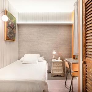 Single Room - Interior