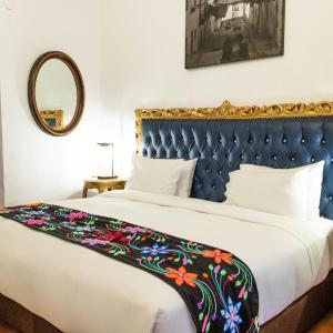 Queen Suite with Spa Bath