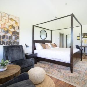 01 - Deluxe King Room