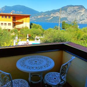 Superior Double Room with Balcony and Lake View