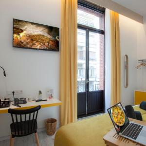 Deluxe Queen Room