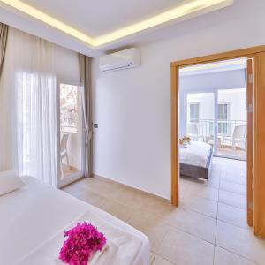 Family Room (2 Adults + 1 Child)