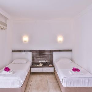Twin Room with Side Sea View
