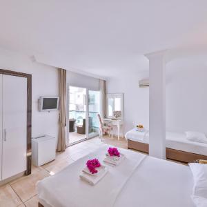 Triple Room with Side Sea View