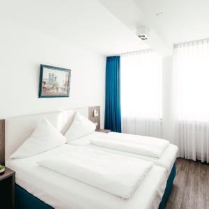 Three-Room Apartment with Balcony