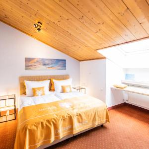 Budget Double Room in mansard 
