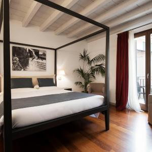 Triple Room with Partial Lake View