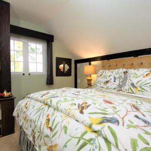 Queen Room with Garden View ( 3rd Floor )
