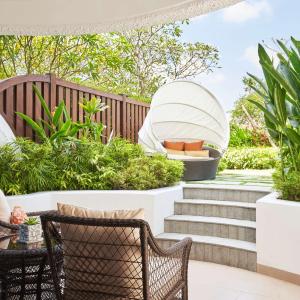 Questers Garden Wing Deluxe Family Terrace - Playhouse and Slide for kids under 1-meter
