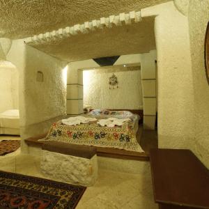 Triple Cave Room