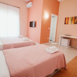 Triple Room with Garden View and Balcony