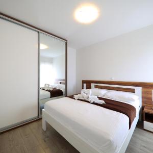 Deluxe Double Room with Balcony and Sea View