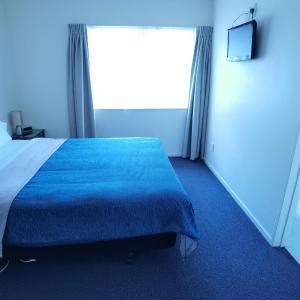 One-Bedroom Family Suite with Air Conditioning