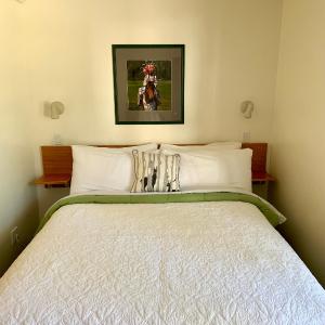 One-Bedroom Suite with Kitchen