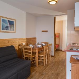 One-Bedroom Apartment (6 Adults) close to the Ski Slopes -Disability Access