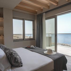 Deluxe Double Room with Balcony and Sea View