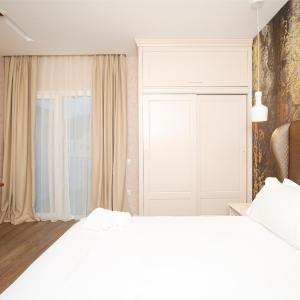 Deluxe Double Room with Side Sea View