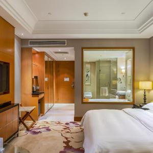 Deluxe King Non-Smoking Room