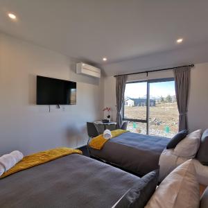 One-Bedroom Twin Studio
