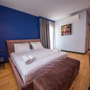 One-Bedroom Apartment with Balcony and Side Sea View (3 adults)