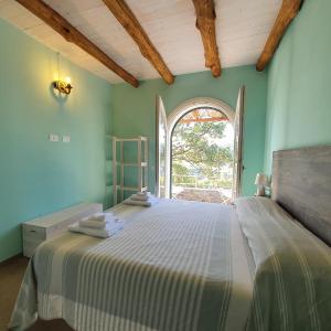 One-Bedroom Apartment with Sea View