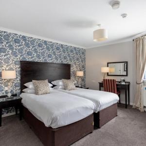 Superior King or Twin Room with Shower - Garden View
