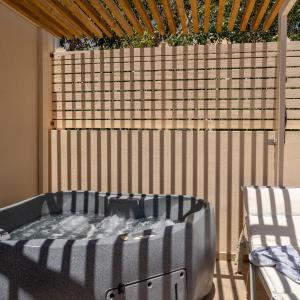 Deluxe Double Room with Outdoor Hot Tub and Mountain View