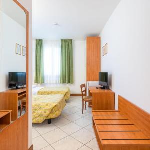 Twin Room with Private Bathroom