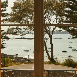 Deluxe Double or Twin Room with Sea View (main building)