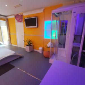 Suite with Hot Tub