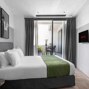 Presidential Suite with Terrace and Acropolis View 