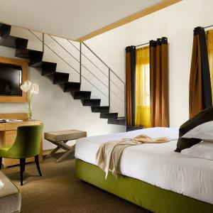 Deluxe Suite - Split Level - Separate Building