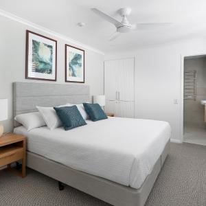 Superior One-Bedroom Apartment- Beach front