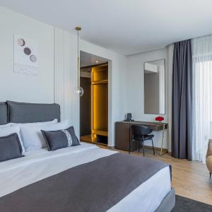 Deluxe Room with Forest View