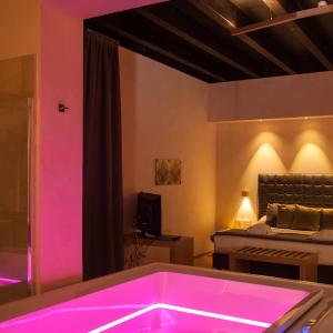 Suite with Hot Tub
