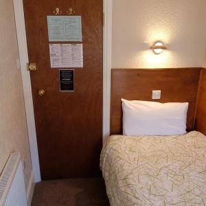Single Room with Shared Bathroom