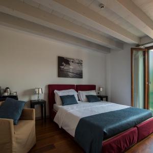 Deluxe Double Room with Partial Lake View