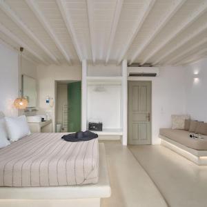 Superior Double Room with Pool View