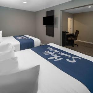 Queen Room with Two Queen Beds - Non-Smoking