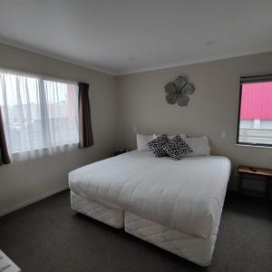 Two Bedroom Family Spa Bath Unit