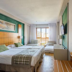 Family Room (2 Adults + 1 Child)