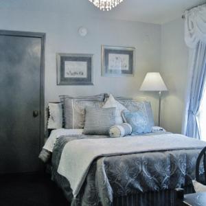 Deluxe Queen Room with Fireplace